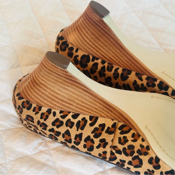 🆕 Franco Sarto Leopard Print Peep Toe Wedges. Size 11, Never worn! 🐆✨🤎💛 - Picture 7 of 8